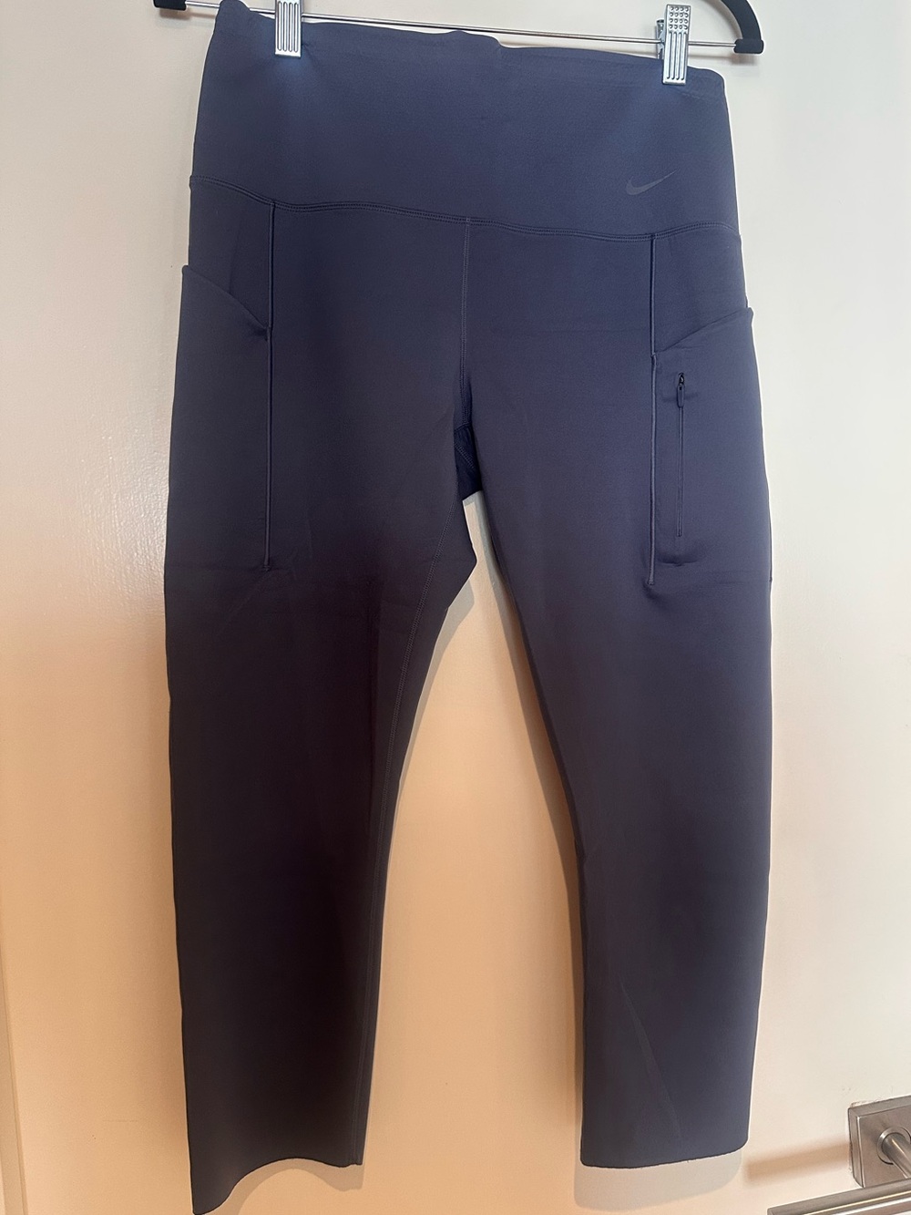 Nike Dri-FIT Go Firm-Support High-Waisted Cropped Leggings - size L